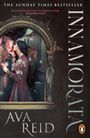 „THE SUNDAY TIMES BESTSELLER“, „INNAMORATA“, „AVA REID“. Eine Frau riecht an Blumen in einem gemalten, dekorativen Rahmen.