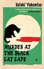 "Murder at the Black Cat Café" von Seishi Yokomizo. Schwarze Katzensilhouette vor grünem Hintergrund mit rotem Fleck.