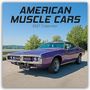 Text: "AMERICAN MUSCLE CARS 2027 Calendar". Ein lila Oldtimer steht auf einer Straße, umgeben von Bäumen.