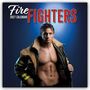 „2027 Calendar Firefighters“: Ein muskulöser Mann in Feuerwehrkleidung vor blauem Hintergrund.