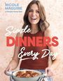 "Simple Dinners Every Day" in großen Buchstaben. Eine lächelnde Frau hält einen Auflauf in einer Schüssel.
