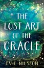 "The Lost Art of the Oracle" und "Evie Nilsson" stehen auf einer zauberhaften Wald-Illustration mit leuchtenden Lichtpunkten.