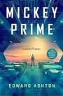 "Mickey Prime", ein Sci-Fi-Roman von Edward Ashton. Ein Mensch steht in futuristischer Halle mit Technik.
