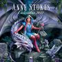 "Anne Stokes Calendar 2027." Eine Frau in blauer Robe mit Stab sitzt auf einem Drachen, umgeben von Steinen.