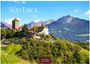 "Südtirol 2027" über einer Burg auf einem Hügel, umgeben von grünen Wäldern und majestätischen Bergen im Hintergrund.
