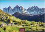 Text: "Südtirol", "2022", "Casares Edition". Eine malerische Landschaft mit einem Dorf und hohen, schneebedeckten Bergen.