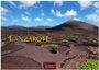 Text: "LANZAROTE 2024", "CASARES EDITION." Landschaft mit Vulkanhügel, trockenem Boden und vereinzeltem Grün unter blauem Himmel.