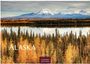 "ALASKA 2024 CASAES EDITION" zeigt schneebedeckte Berge, einen See und Herbstbäume im Vordergrund.