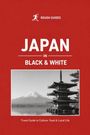 Text: "JAPAN IN BLACK & WHITE" und "Travel Guide to Culture, Food & Local Life". Schwarz-weißes Foto mit Fuji und Pagode.