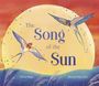 „The Song of the Sun“ steht im Vordergrund. Illustration zeigt zwei Schwalben vor einer großen, strahlenden Sonne.