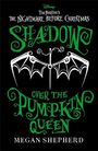 „Tim Burton's The Nightmare Before Christmas: Shadow Over the Pumpkin Queen“ von Megan Shepherd, zeigt eine Fledermaus.