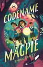 "CODENAME MAGPIE" und "Rhian Tracey" in großen Buchstaben. Drei Kinder und ein Hund rennen durch einen Wald bei Nacht.