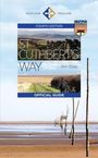 "ST CUTHBERT'S WAY", "OFFICIAL GUIDE", "Ron Shaw", "FOURTH EDITION". Ein Wanderweg mit Leitpfählen am Strand bei Ebbe.