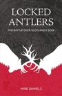 "LOCKED ANTLERS: THE BATTLE OVER SCOTLAND'S DEER, Mike Daniels" in Weiß auf einem stilisierten Hintergrund aus Baumringen und Hirschgeweihen.