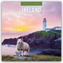 "2027 Calendar" und "Ireland" sind zu lesen. Ein Leuchtturm steht auf einer Klippe am Meer bei Sonnenuntergang.