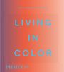 Text: "LIVING IN COLOR", "Color in Contemporary Interior Design", "PHAIDON". Hintergrund in Verläufen von Orange und Rosa.