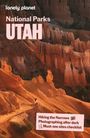 "National Parks UTAH. Hiking the Narrows, Photographing after dark, Must-see sites checklist." Ein Tal mit orangefarbenen Felsen.
