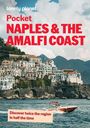 "Pocket NAPLES & THE AMALFI COAST. Entdecke die Region doppelt so schnell. Küste mit weißen Häusern, Boot im Vordergrund."