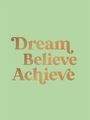 "Dream Believe Achieve" steht in goldener Schrift auf hellgrünem Hintergrund.