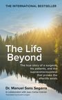 "The Life Beyond" mit Sonnenstrahlen über einem Wald. Ein internationaler Bestseller von Dr. Manuel Sans Segarra.