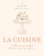 "LA CUISINE: a collection of beautiful kitchen scenes to colour in." Illustration von einer Torte auf einem Kuchenständer.