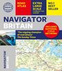 "Navigator Britain", großer Maßstab, enthält Radnetz; Zitat der Sunday Times; Philip’s Logo, Küstenfoto und Landkarte.