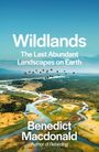 Text: "Wildlands: The Last Abundant Landscapes on Earth." Darunter eine weitläufige Flusslandschaft mit Vögeln am Himmel.