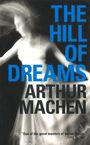 Der Text lautet: "THE HILL OF DREAMS ARTHUR MACHEN". Verschwommene Figur in einem weißen, fließenden Kleid.
