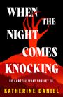 "When the Night Comes Knocking. Be careful what you let in." Text in Weiß auf Schwarz mit einem roten, knorrigen Baum.