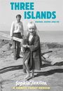 "THREE ISLANDS MAMMA, PAPPA AND ME" oben, "Sophia Jansson A Finnish Family Memoir" unten. Kind und Mann auf Felsen am Meer.