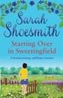 Text: "Sarah Shoesmith Starting Over in Sweetingfield A heartwarming, uplifting romance." Illustration: Frau im Garten.