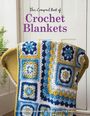„The Compact Book of Crochet Blankets“. Decke mit blauen, weißen und gelben Mustern über einem Stuhl.