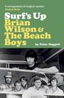 "‘A smorgasbord of magical wonder’ Classic Rock. Surf’s Up Brian Wilson & The Beach Boys by Peter Doggett." Darunter ein Schwarz-Weiß-Foto von sechs Männern.