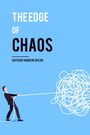 „THE EDGE OF CHAOS“, bearbeitet von Andrew Taylor. Mann zieht an einem Seil, das in einem chaotischen Knäuel endet.