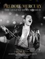 Freddie Mercury: The Legend Remembered. Ashleigh Rainbird. Schwarz-weißes Foto von einem Sänger mit Mikrofon in Lederjacke.
