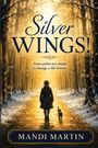 "Silver WINGS! Some paths are meant to change a life forever. MANDI MARTIN" Ein Mädchen und eine Katze auf einem Waldweg.