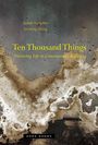 Titel: "Ten Thousand Things: Nurturing Life in Contemporary Beijing". Autoren: Judith Farquhar, Qicheng Zhang. Zone Books. Rustikale, natürliche Textur.