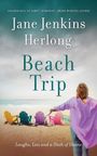 "Jane Jenkins Herlong: Beach Trip. Laughs, Lies and a Dash of Divine." Frau mit pinker Bluse vor bunten Strandstühlen.