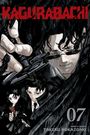 Text: "KAGURABACHI", "07", "STORY & ART BY TAKERU HOKAZONO". Illustration von drei Figuren in dunkler Kleidung.