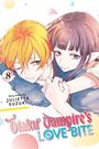 „Otaku Vampire's LOVE BITE“ und „8“. Zwei Anime-Figuren: ein braunhaariges Mädchen umarmt einen orangehaarigen Jungen.