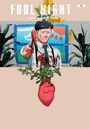 "FOOL NIGHT" Text oben, Mann mit Schere und blutbeflecktem Hemd, vor Bild mit Sonne. Pflanze wächst aus anatomischem Herz.
