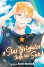 „A Star Brighter than the Sun“, Band 9 von Kazune Kawahara. Junge mit orangenen Haaren lächelt unter einem Regenbogen.