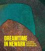 "DREAMTIME IN NEWARK" steht in gelber Schrift. Dahinter geometrische Formen in Türkis und Braun mit feinen Mustern.
