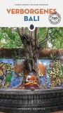 „Verborgene Bali“, Autoren; Buddha-Statue vor bemalter Wand, großer Baum im Hintergrund.