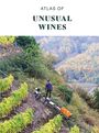 "ATLAS OF UNUSUAL WINES". Ein steiler Weinberg mit grünen Reben, ein Mann arbeitet mit einer Maschine.
