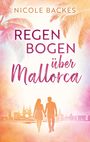 "REGENBOGEN ÜBER MALLORCA" von Nicole Backes. Silhouette eines Paares, das vor einer Stadtsilhouette Händchen hält.