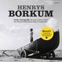 "Henrys Borkum", "Feine Fotografie der 50er & 60er Jahre", "Band 1", Frau auf Boot am Strand, Schwarz-Weiß, vintage Stil.