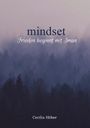 "mindset: Frieden beginnt mit Iman" - Cecilia Höber. Nebelverhangener Wald bei Dämmerung.