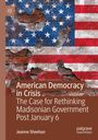 Titel: American Democracy in Crisis. Untertitel: The Case for Rethinking Madisonian Government Post January 6. Autor: Jeanne Sheehan. Hintergrund: Ziegelwand mit beschädigter US-Flagge.