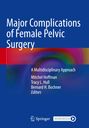 "Major Complications of Female Pelvic Surgery" steht oben, mit buntem, abstrakten Hintergrund und Logos unten.